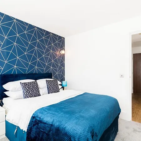 Newhall Skyline Views Centre Apartment *