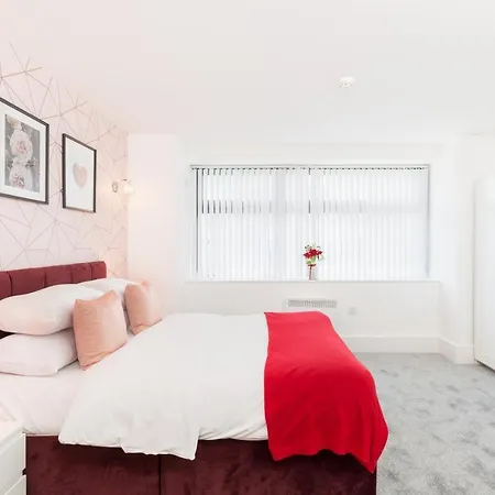Newhall Skyline Views Centre Apartment *